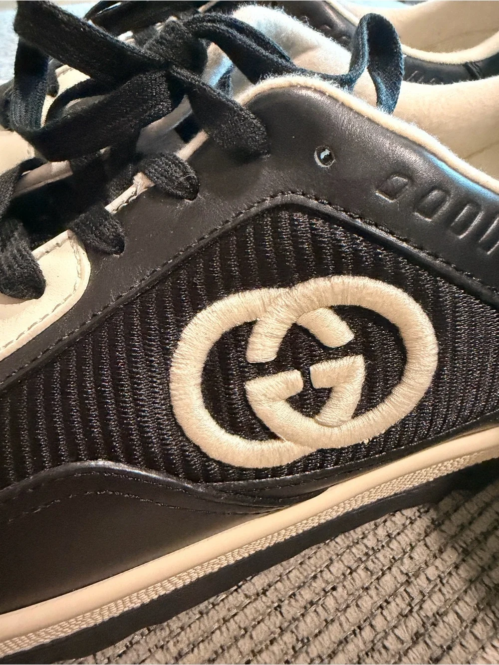 Gucci Men’s MAC80 Black White Logo LowTop Logo Sneakers Extra Gucci Strings Sz 9